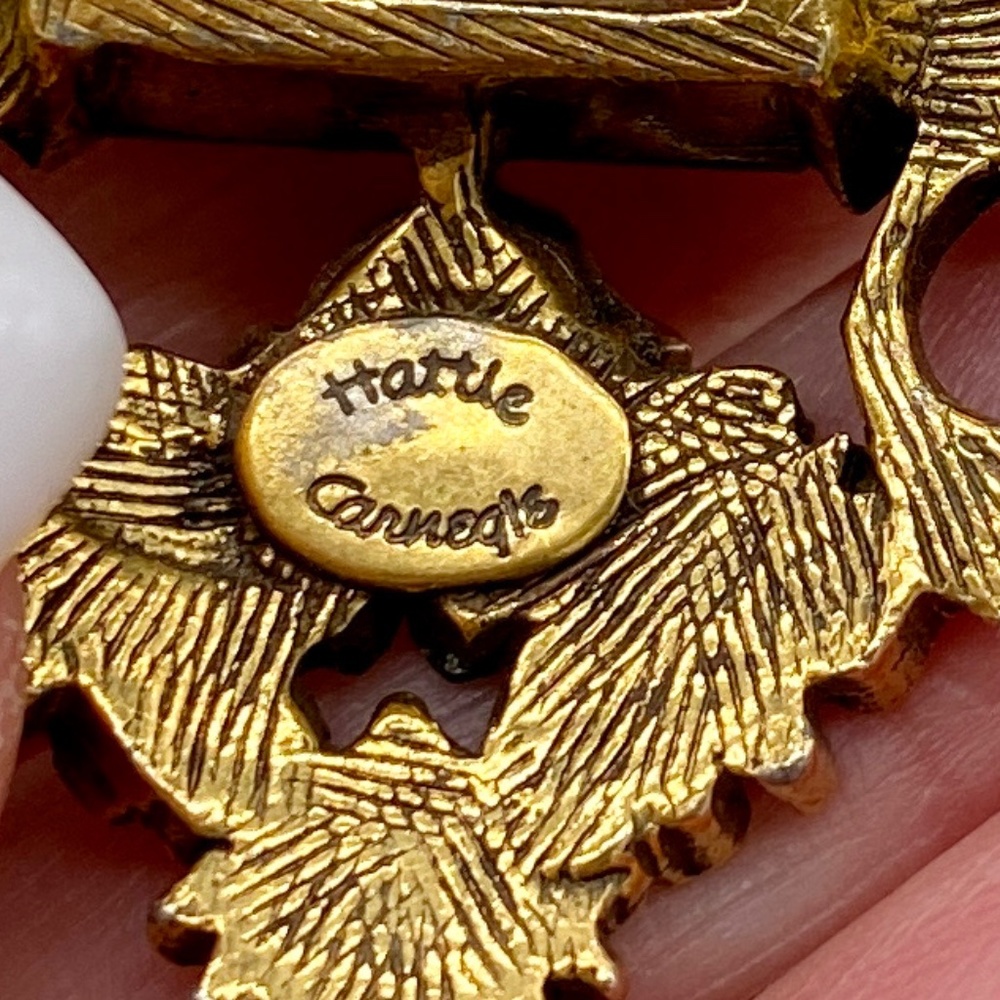 SOLD. Vintage Hattie Carnegie Brooch, Signed - Picture 8 of 8